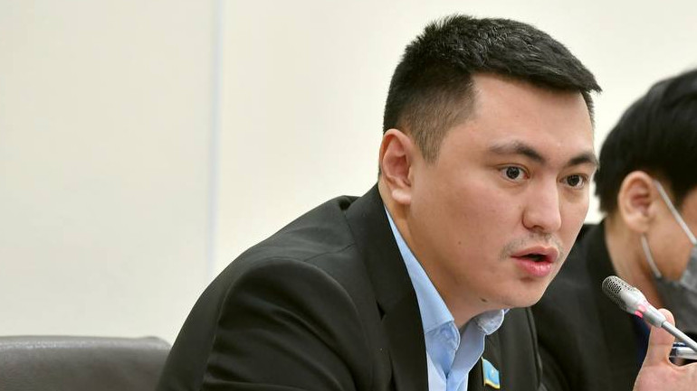 Дәулет Мұқаевты сотқа беріп жатқандар бар ма?