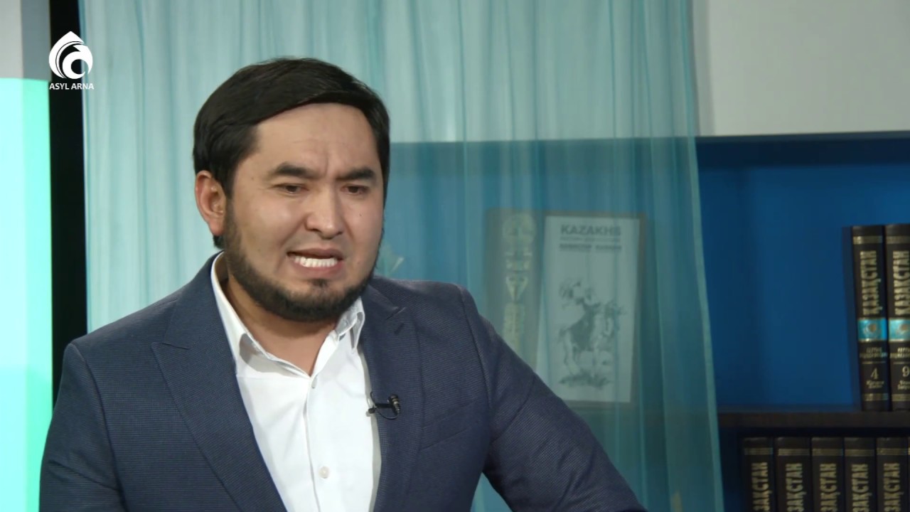 "Екі аяғының ортасы ашылып қалған" деген теңеумен блогер ескерту жасады