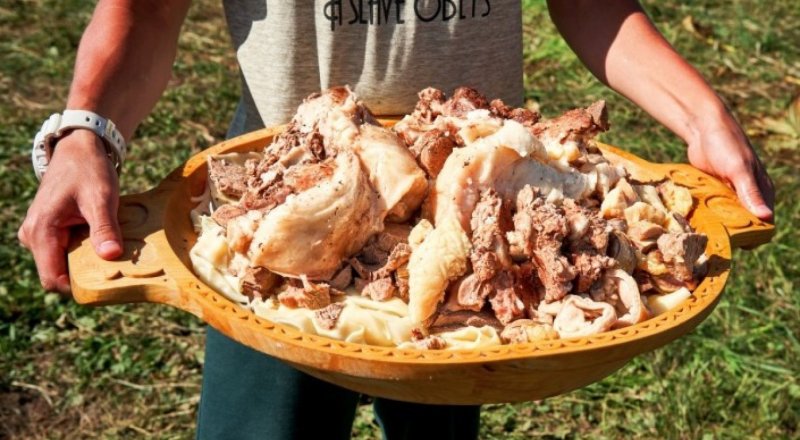 Қазақ күйеубалаға неге қойдың төс етін жегізеді?