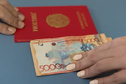 "Әр мұғалім мен шенеуніктің дипломын тексерсе, талай былықтың беті ашылар еді" дейді қоғам белсендісі