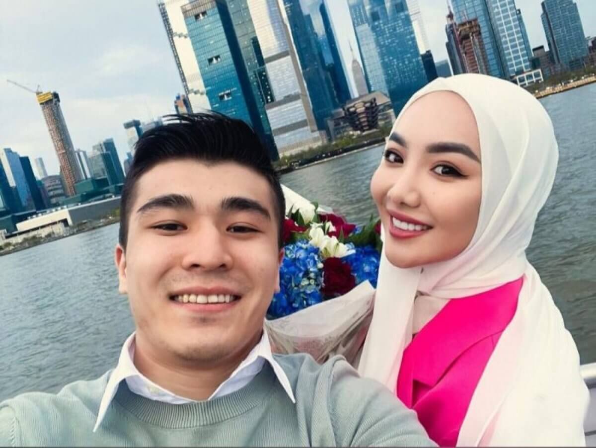 Танымал блогер атасына көлік сыйлады