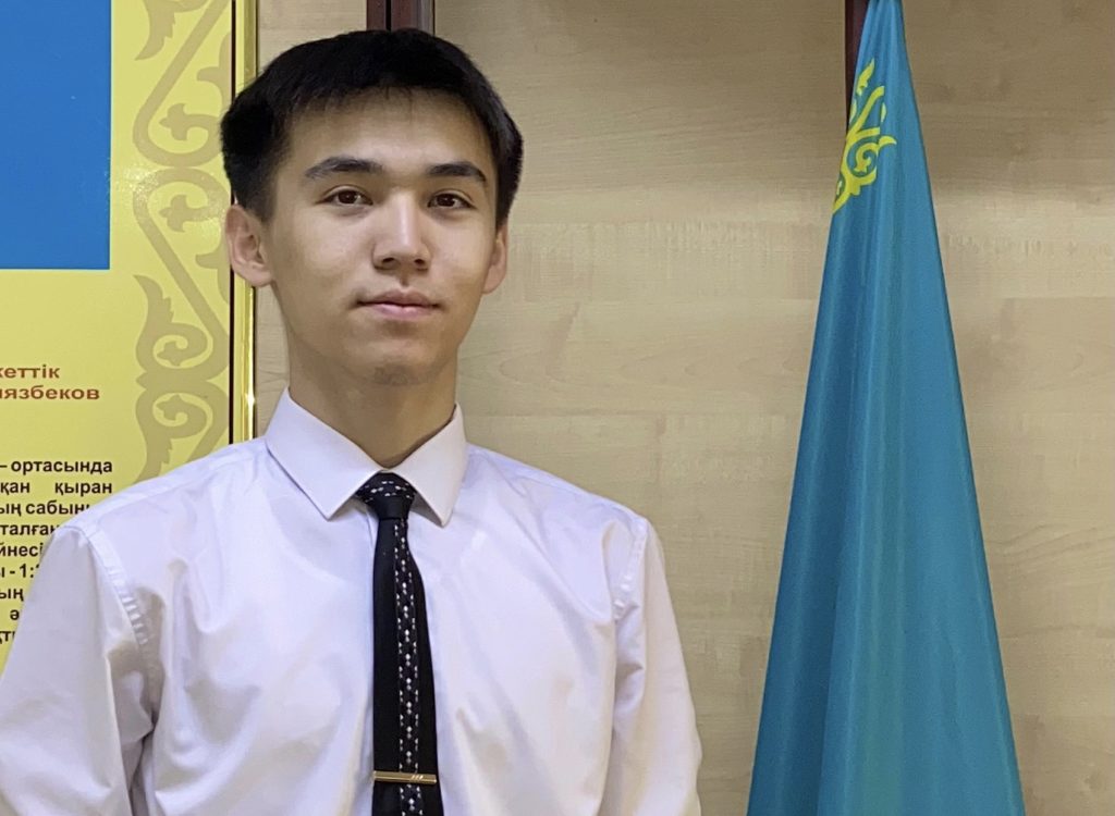 11 сынып түлегі АҚШ-тың жеті университетінен шақырту алып, 320 миллион теңгенің грантын ұтып алған