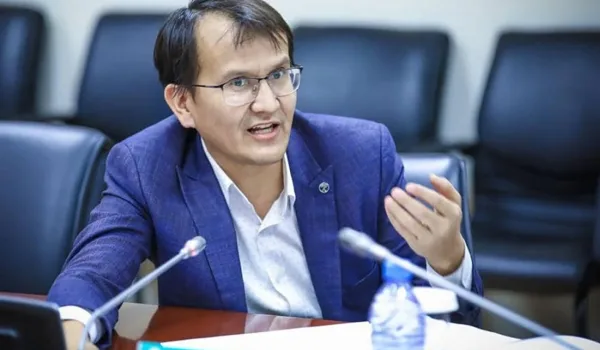 "Министрліктің өзі мектептің көбейгеніне қуанбайды, қайғырады!" дейді білікті ұстаз