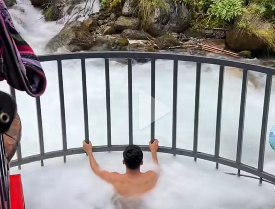 Мен әйелімді ренжіттім және досым қосылды.