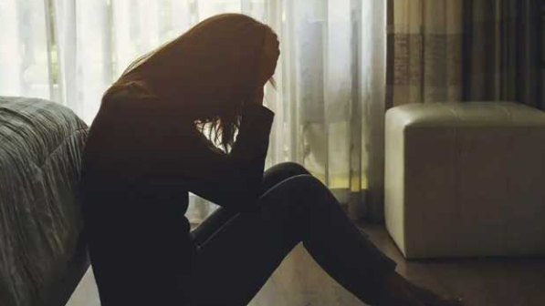 Алматыда қыз бала жетінші қабаттан секіріп кетті