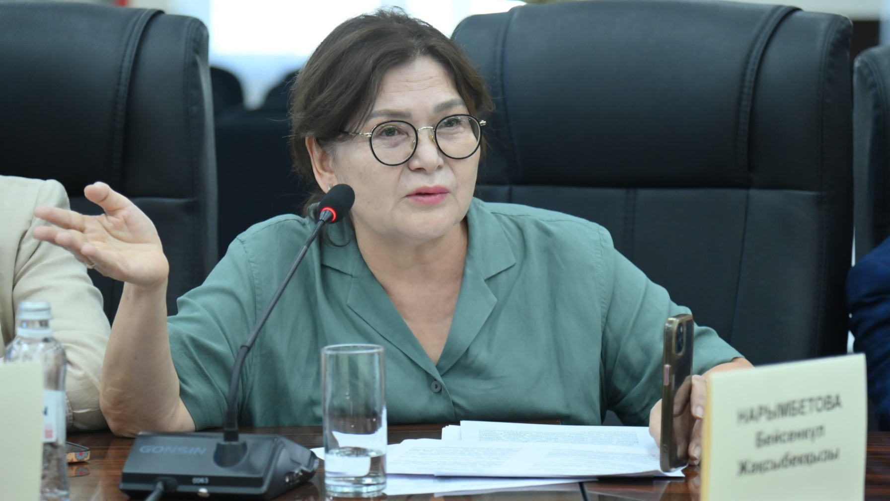 Бейсенкүл Нарымбетова: "Интернеттен қандай жақсылық көрдің, газет оқымайтын мұғалім?" 