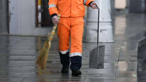 В Казахстане предложили повысить зарплаты рабочим профессиям