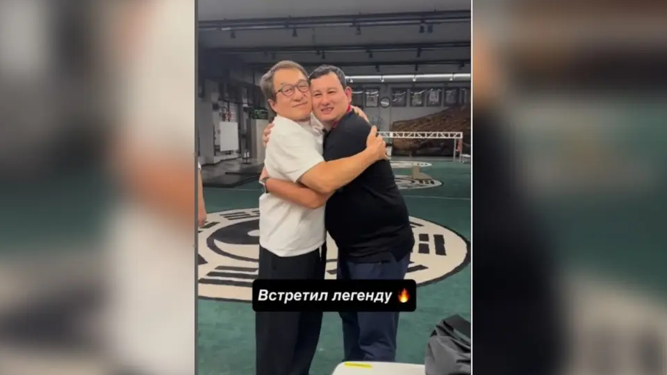 Қазақстандағы танымал актер Джеки Чанмен құшақтасқан видеосын жариялады 