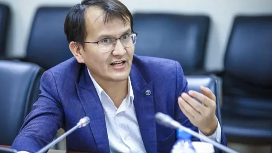 "Бұл - ұлттық мектепке ғана емес, тікелей ұлтқа жасалған қиянат" дейді Аятжан Ахметжанұлы