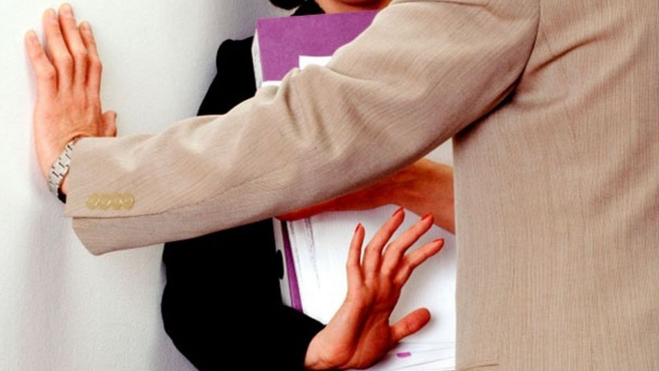 "Мұғалімге қырындайтын "заврайонолар", жігітке асылатын мектеп директорлары бар" дейді белсенді педагог