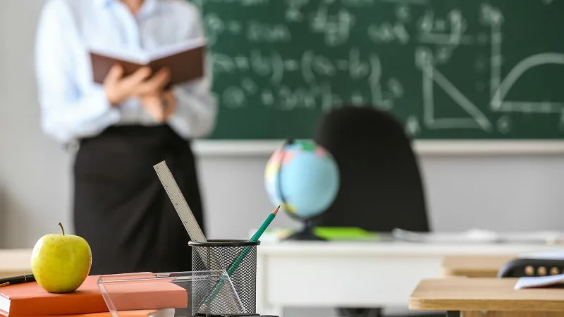 Сыныптарды бөлу мен біріктіру: Мұғалім де адам екенін ұмытпайық 