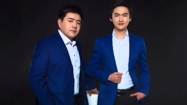 Төреғали Төреәлінің әкесі ұлын сахнадан кетпеуге шақырды