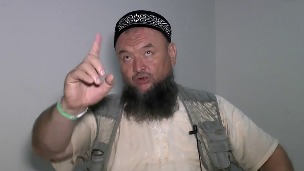 Ол өзінің жалаңаш денесін көрсетті