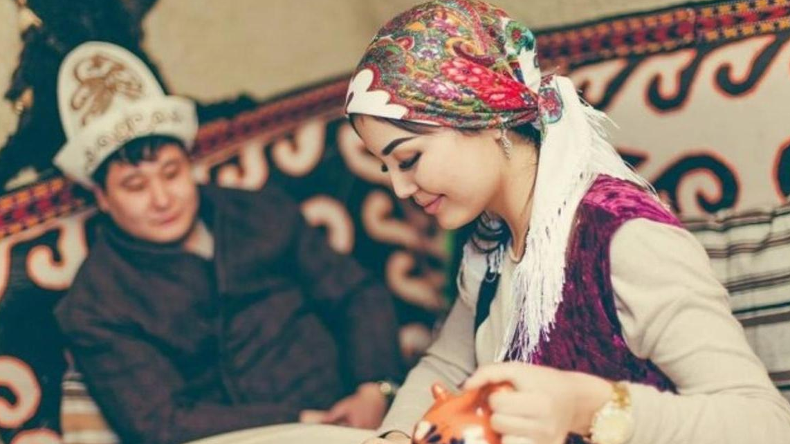 "Әйел" деген - есектің ұрғашысы, ал "қатын" сөзі - жоғары құрметті білдіре ме?