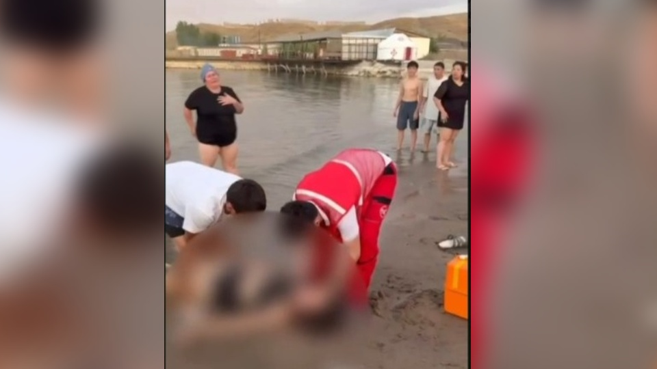 Депутаттың көзінше адам суға батып кетті
