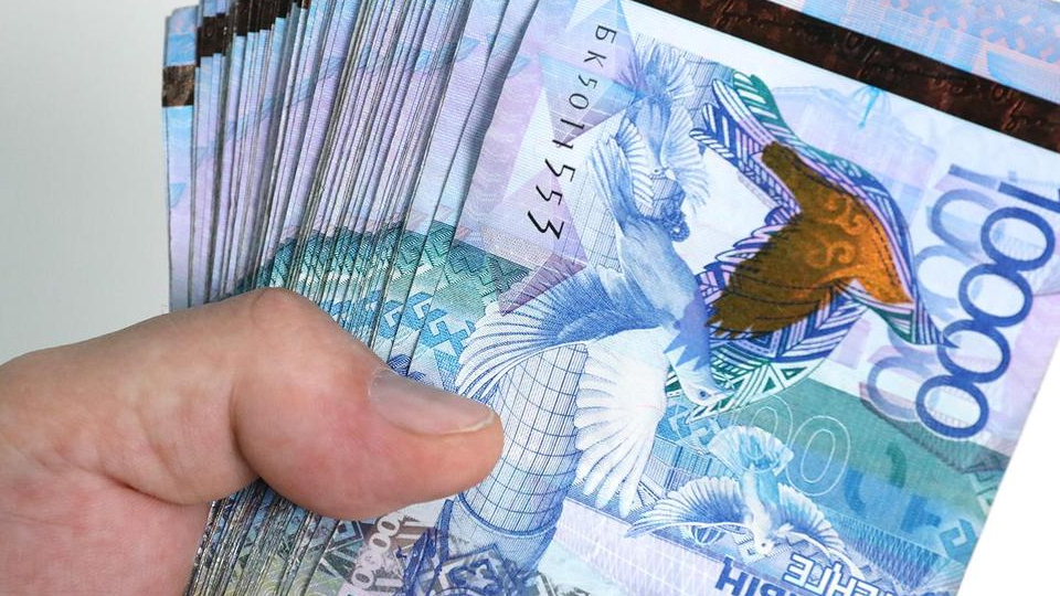 Ақсақал қажылыққа деп жиған ақшасын науқас балаларға таратып берді