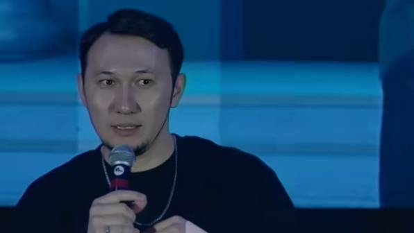 "Өзіне қол салған әкем жәннатта екенін білдім" деген блогер-коуч сұмдық оқиға туралы айтып берді