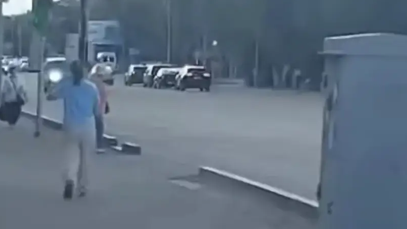 Павлодар орталығында әйел 13 жастағы қызға шабуыл жасаған