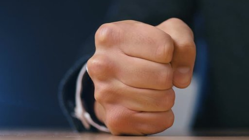 "Діншілдер жазған кітаптарды өртеу керек!", "Ұлы тұлғаларды, ұлт салттарын қорғайтын заң шығару керек!" дейді қоғам белсенділері