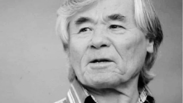 Драматург Исраил Сапарбай дүниеден өтті