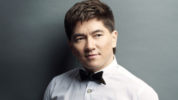 Әнші Сәкен "Ислам ғалымдарын" қалай қонақ еткенін көрсетті