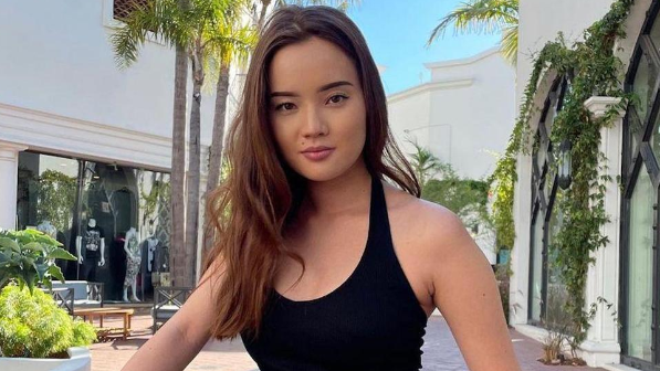 Тұрсын Алагөзов Баянның қызына көлік сыйлады 