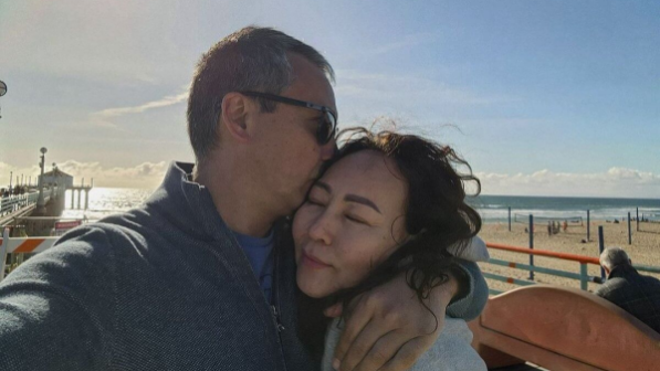 Айгүл Иманбаева Лос-Анджелестегі үйін көрсетті