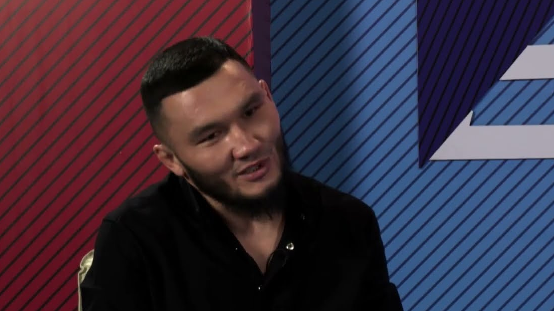 "Әкемді ұрғаным үшін кешірім сұрай алмадым" деген спортшы көз жасына ерік берді