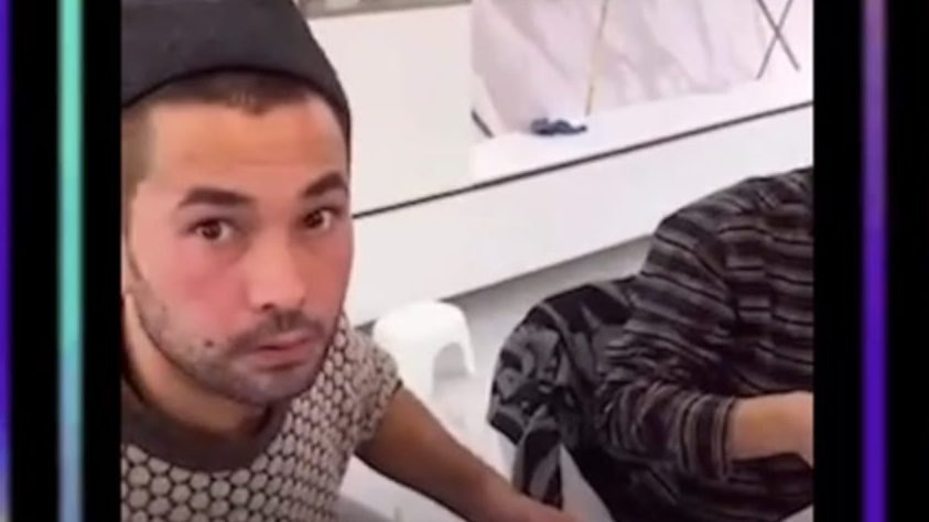 Порно мама оның етін көрсетеді