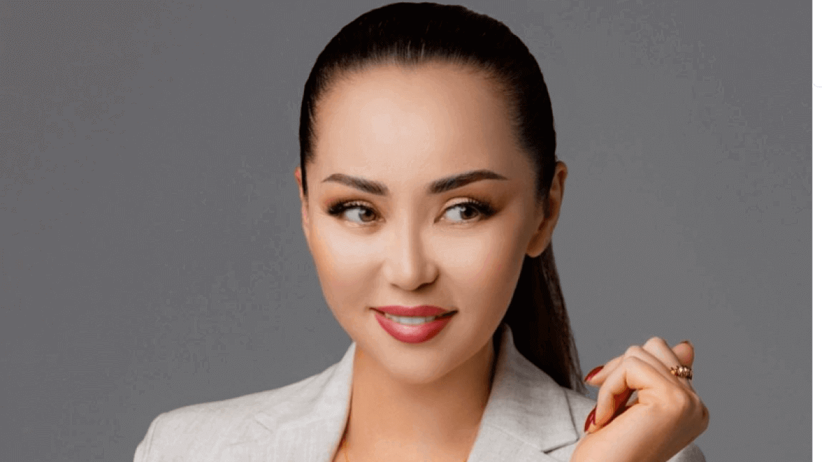 Баян Алагөзова Қазақстандағы ең тартымды әйелдердің көшін бастады