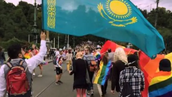 "Елімізде бір жынысты секстің сірескен күші бар" деген журналист ЛГБТ насихатын заңмен тыю керек дейді