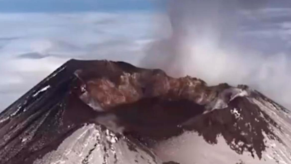 Камчаткада бес жанартау атқылай бастады 