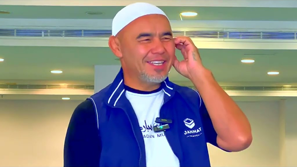 Жарқын Мырзатай сөзінен секіріп, "сальто жасады": Бұл елдің шариғатпен жүрмейтінін мойындапты