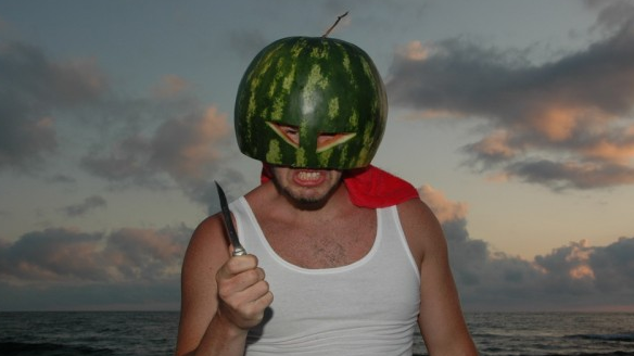 Қарбызбен жыныстық қатынасқа түскен еркек ұсталды (ВИДЕО)