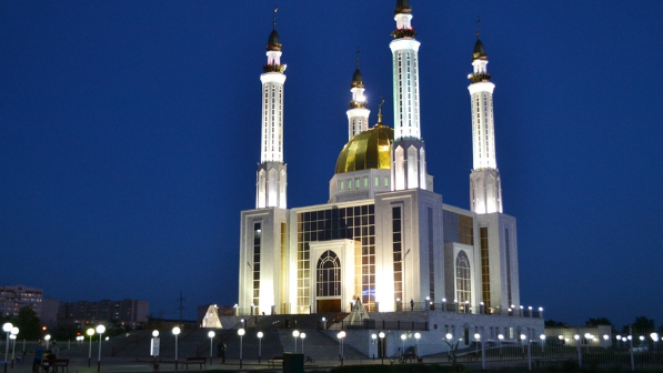 Ақтөбедегі мешіттегі масқара: "Діндар титтей балаға да асылған"