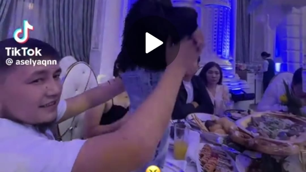 Дастарқанды басты: Сақалды жігіт ерсі әрекетімен қарғыстың астында қалды