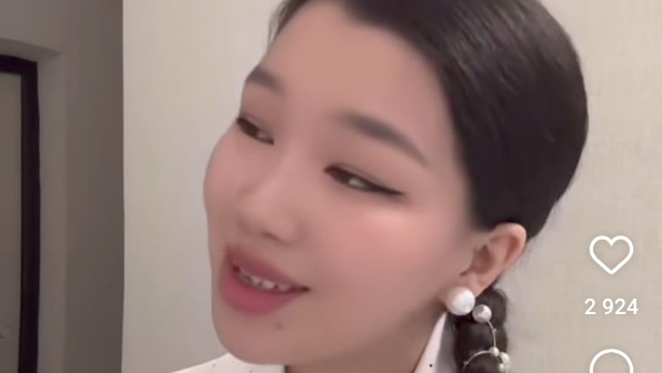 "Хиджабты шешіп еркіндікке қол жеткіздім" деген блогер жан сырын ақтарды