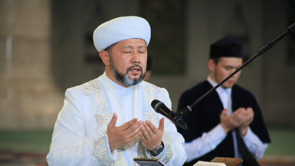 Мүфтиятты министрлік те тоқтата алмай тұр