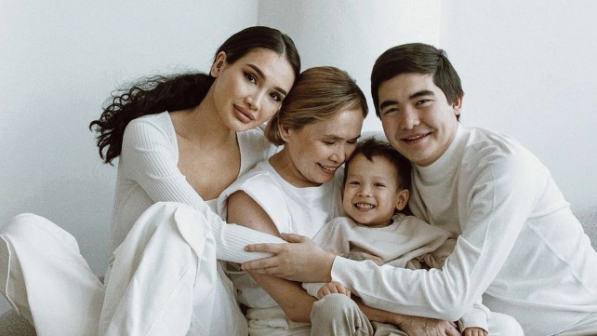  Атышулы Айжан Байзақованың інісі ажырасып кетті