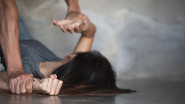 12 жастағы қызды 200-ден астам еркек зорлаған