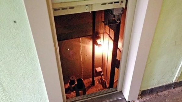 Астанада бүлдіршін отырған лифт 9-қабаттан құлап кетті