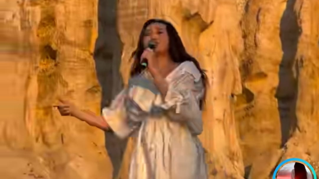 "Тағы аяғы ауыр ма": Маңғыстауда ән салған Ерке жұрттың сынына қалды