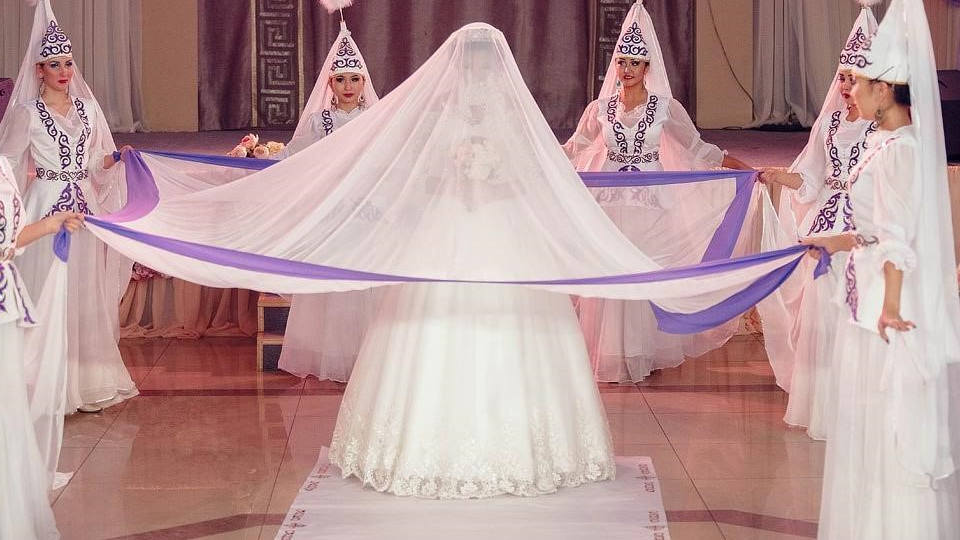 "Қыз ұзату салтымыздан айырылып қаламыз": Жаңа тренд дәстүрімізді "өлтіре ме"?