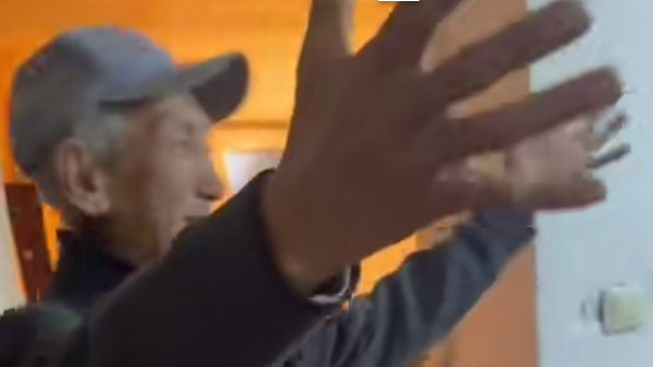 Балаша секіріп қуанған кісінің ерекше қуанышы жұртты сүйсінтті