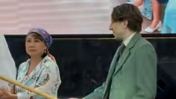 "Юбкалы "Лука Модрич" қазақ  келіннің бетін ашты (ВИДЕО)