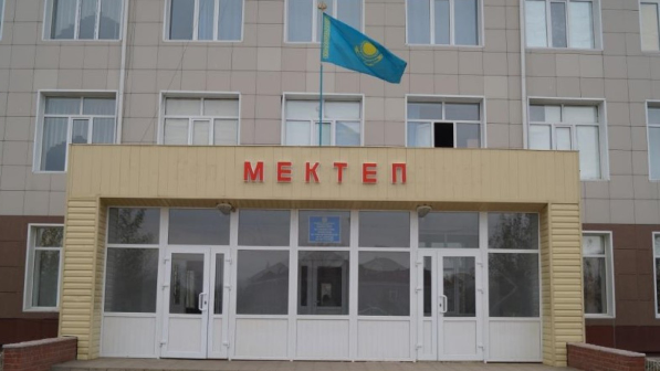 Мемлекеттік тіл қайдан оңсын: Қазақ мектебіне жарымаған Алматы