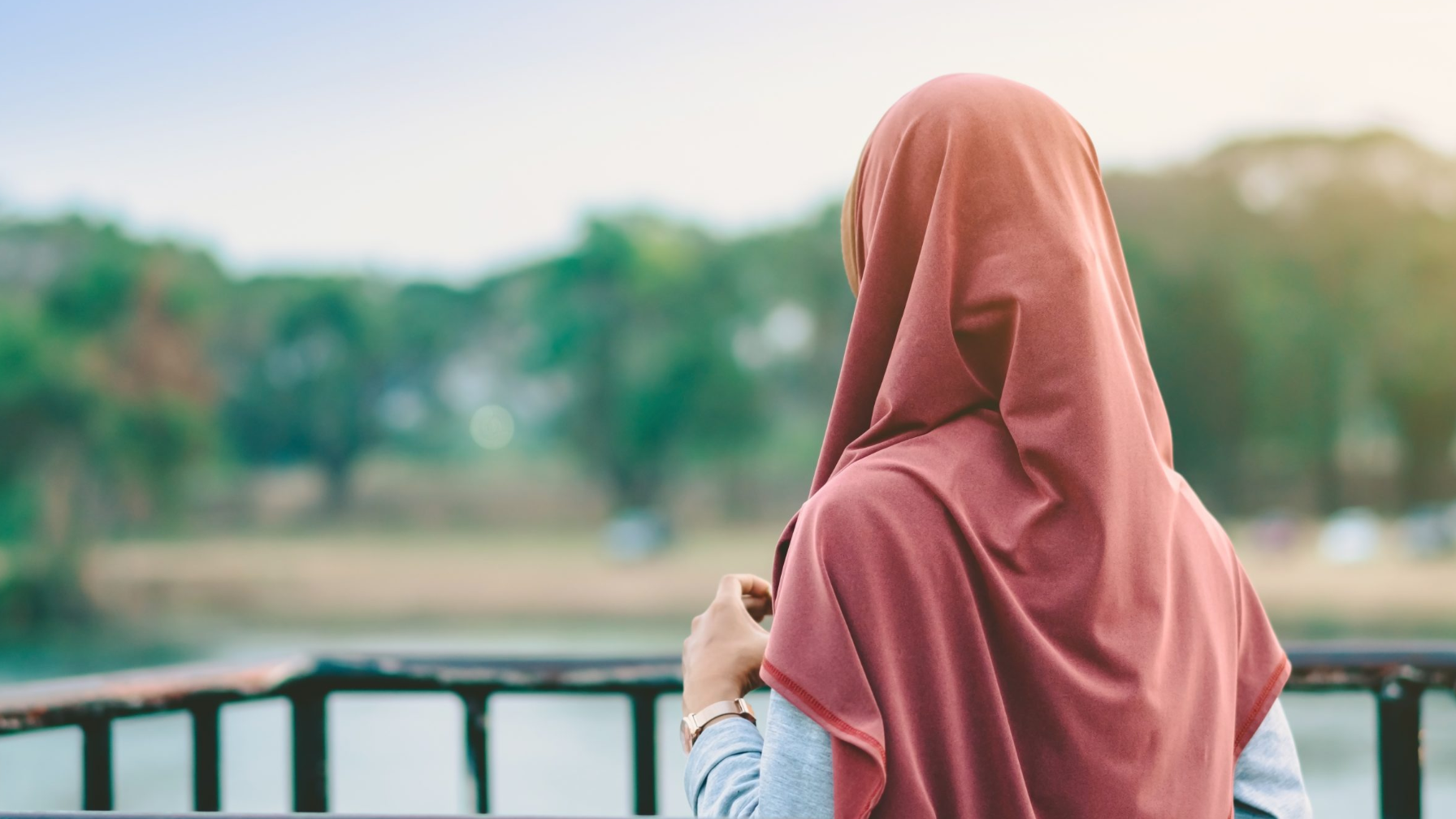 Порно фильм: күйеу бала ұйықтап жатқан енені трахает