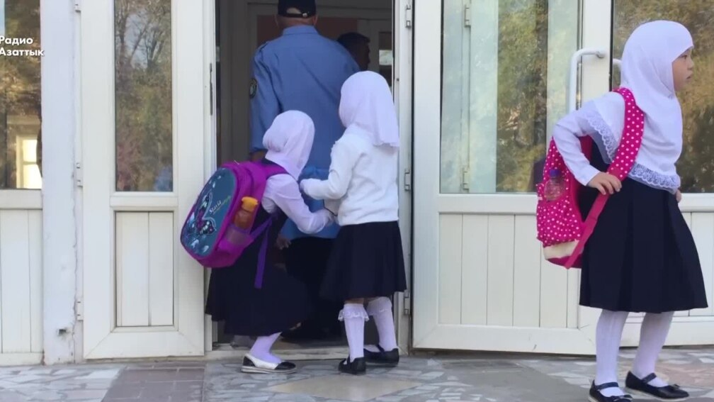Ата - ананың қиянаты: Мектепке ешбір дінді жолатуға болмайды