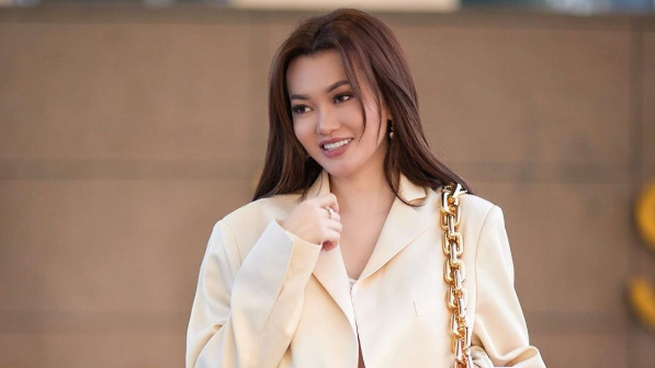 Ерке Есмахан оқырмандарының сынына қалды