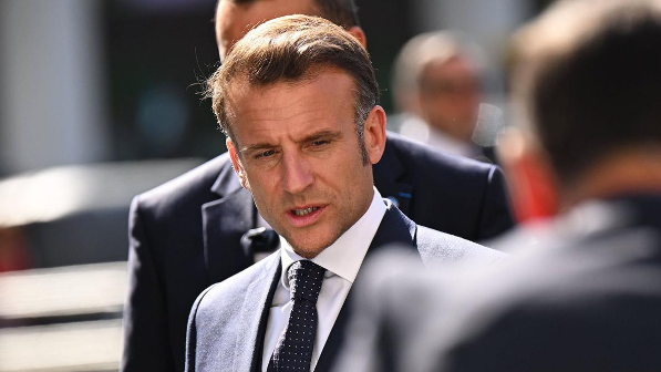 Тоқаев француз президентін қазақша сөйлетті